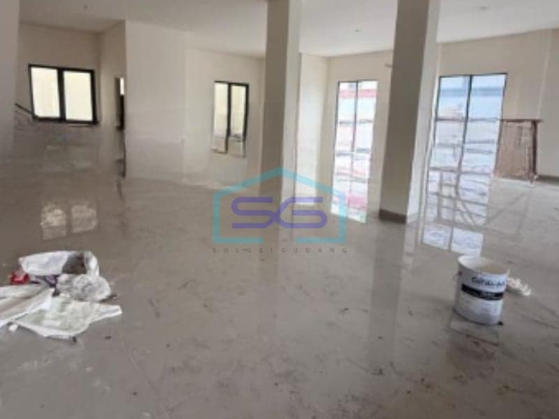 Disewakan Ruko 3 Lantai Luas Tanah 198 m² Lokasi Bebas Banjir di Tangerang