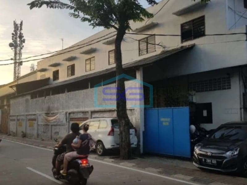 For Quick Sale: Profitable & Strategic Lathe Workshop in Cengkareng Land Size 537 m2