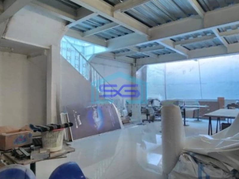Dijual Ruang Usaha 2 Lantai Luas Bangunan 550 m² Lokasi Manyar Surabaya