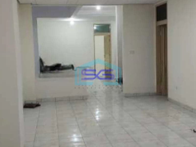 Disewakan Ruko Besar Mainroad Panjunan Kopo Bandung Siap Huni Kondisi Bagus Area Parkir Luas LB 550m2