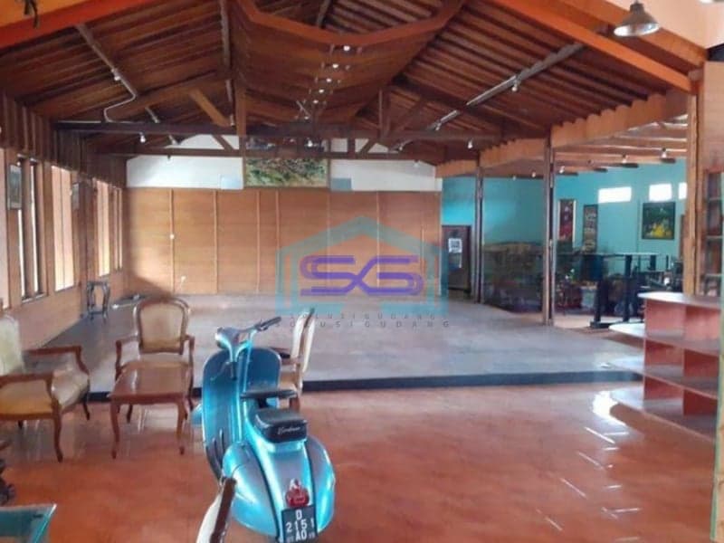 Disewakan Ruang Usaha Strategis Bagus Lantai 2 Di Dipatiukur Bandung Tengah Kota