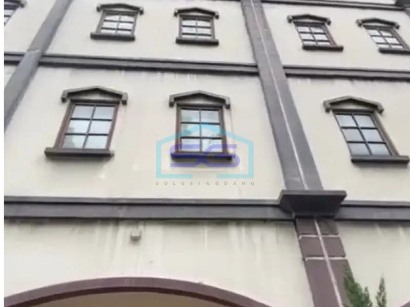 出售：万隆西爪哇Rendeng 地段优越的3层商住楼 - 土地面积153平方米