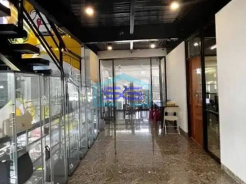 Dijual Kantor Luas Bangunan 900 m² Lokasi Bebas Banjir di Jakarta Barat