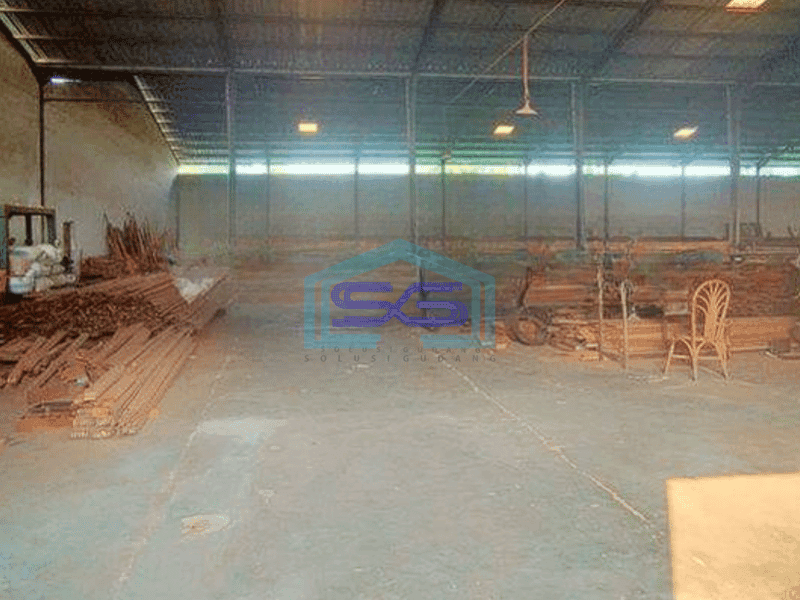 Dijual gudang besar 3000m2 di Pasar Kemis