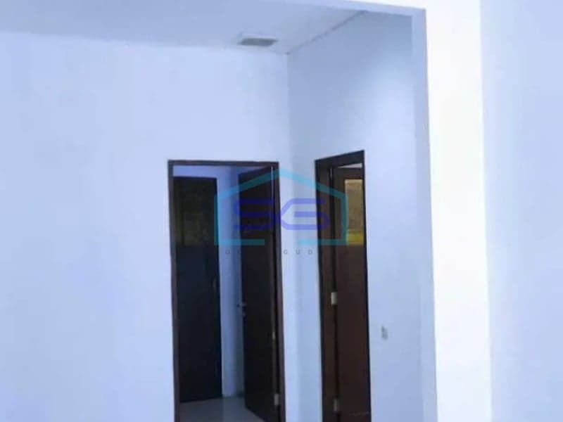 战略性即时入住商业空间出租，位于万隆西部爪哇省冷港，建筑面积75平方米