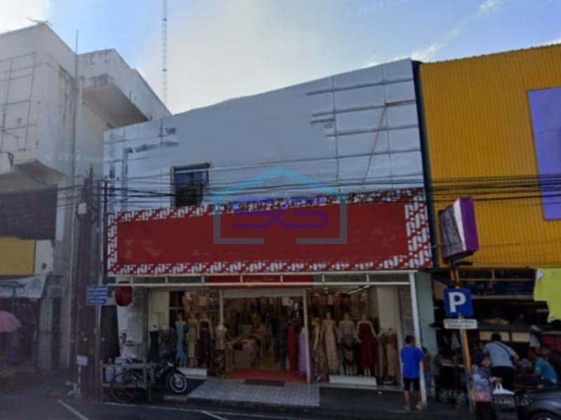 出售：位于日惹特尔班商业区的店屋，占地面积426平方米