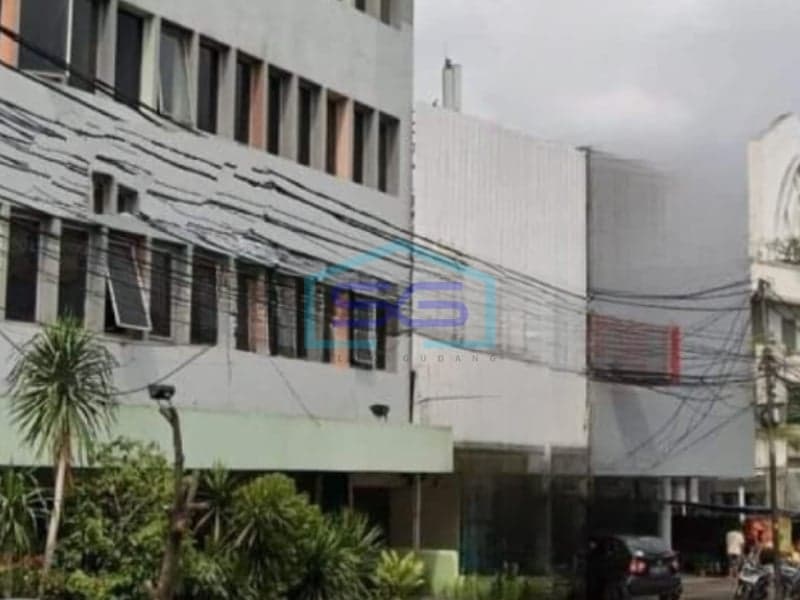 Super Strategic Shophouse for Sale in Pasar Baru, Central Jakarta, Building Area 544 m²