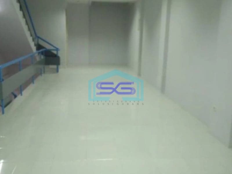 Dijual Ruko Sudah Renovasi SHM Luas Bangunan 250m2 Terdiri 3,5 Lantai di Jakarta Barat