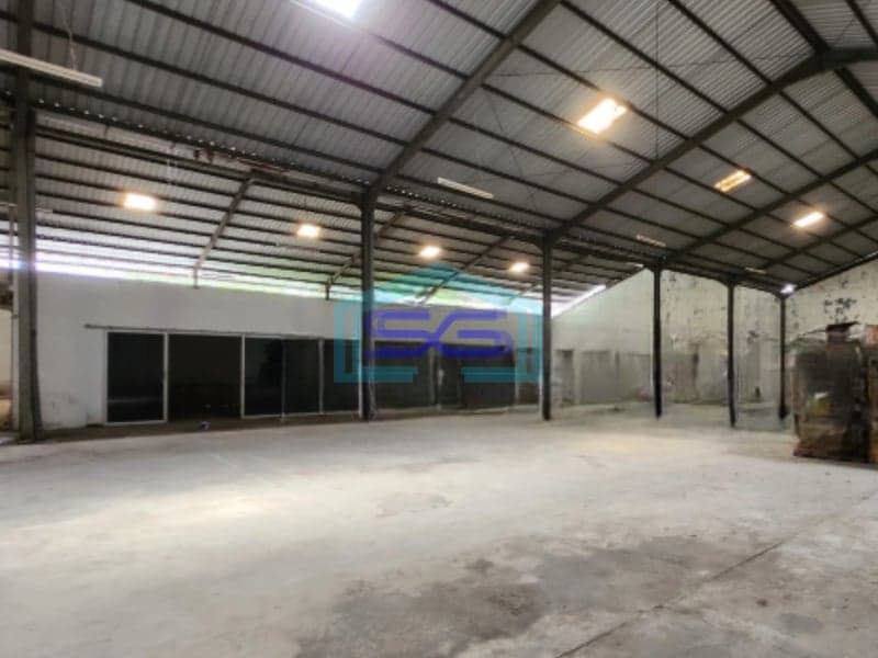 Disewakan Gudang Luas Bangunan 1680 m2 Lokasi Strategis di Semarang Barat
