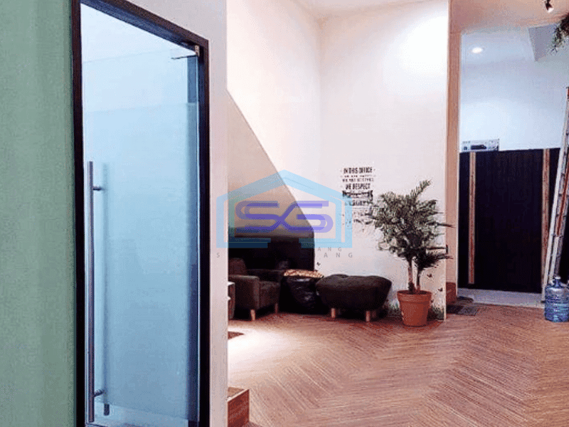 Disewakan Termurah Ruko Full Furnished Pik Jakarta Utara Bangunan 4 Lantai LB 270m2