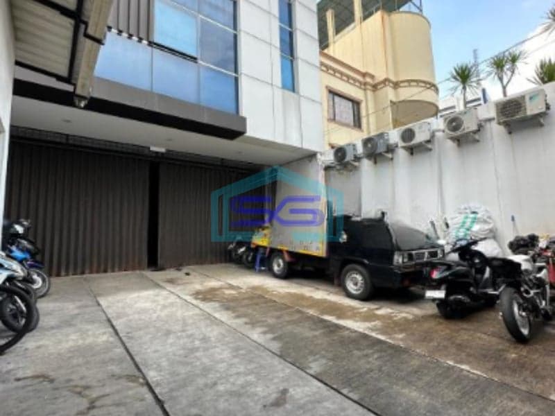 Dijual Ruko Luas Bangunan 2000 m²  Lokasi di Tamansari Jakarta Barat