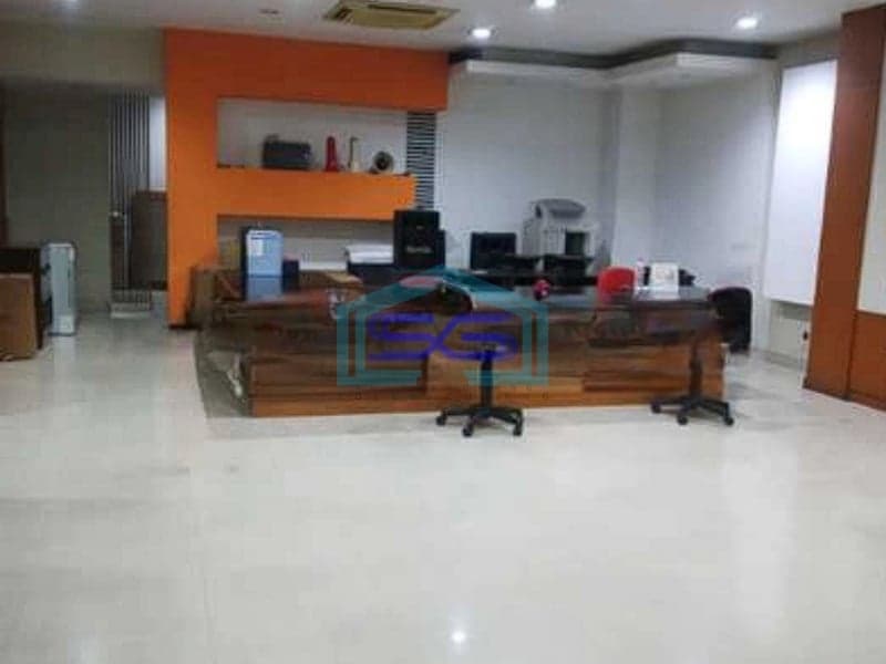 Disewakan Gedung Lokasi Strategis Ada Lift Barang di Cideng Jakarta Pusat LB 720m2