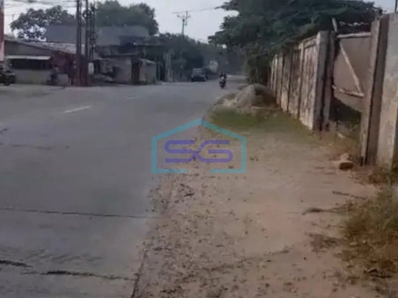 土地出售沿街带建筑战略位置 Gunung Sindur, Bogor 西爪哇 土地面积 1800 平方米