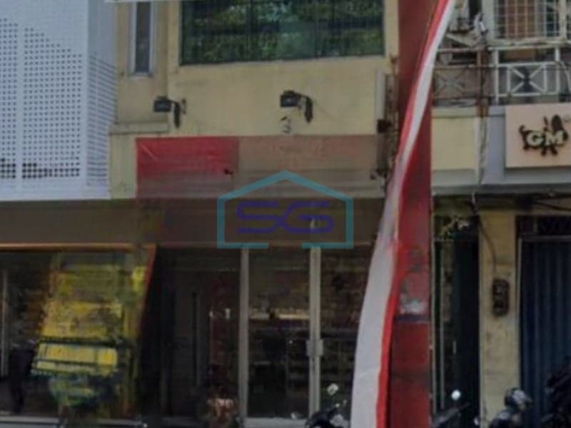 Fast Rental: Spacious 100 m² Land Area Shophouse, 3 Floors, West Jakarta Location