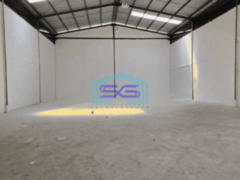 Disewakan Gudang Ada Kantor Luas Bangunan 590 m² Lokasi Strategis di Teluk Naga Tangerang