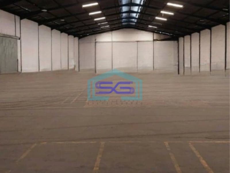Disewakan Gudang Akses Container Luas Bangunan  2376 m² di Surabaya
