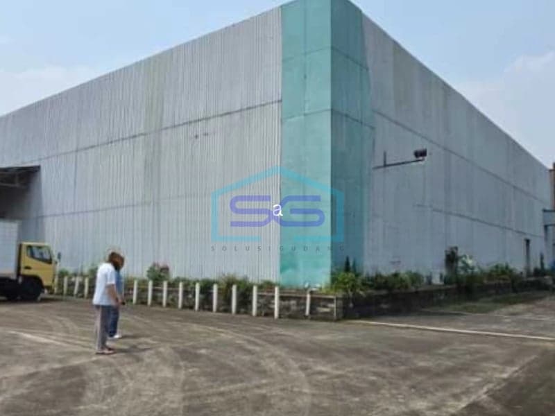 万隆西部西马雷姆帕达拉朗现成仓库出售 建筑面积5000平方米