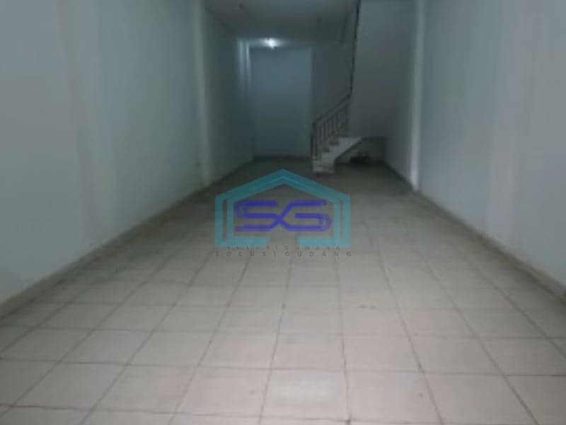 Disewakan Ruko Luas Bangunan 180 m² Lokasi di Tambora Jakarta Barat