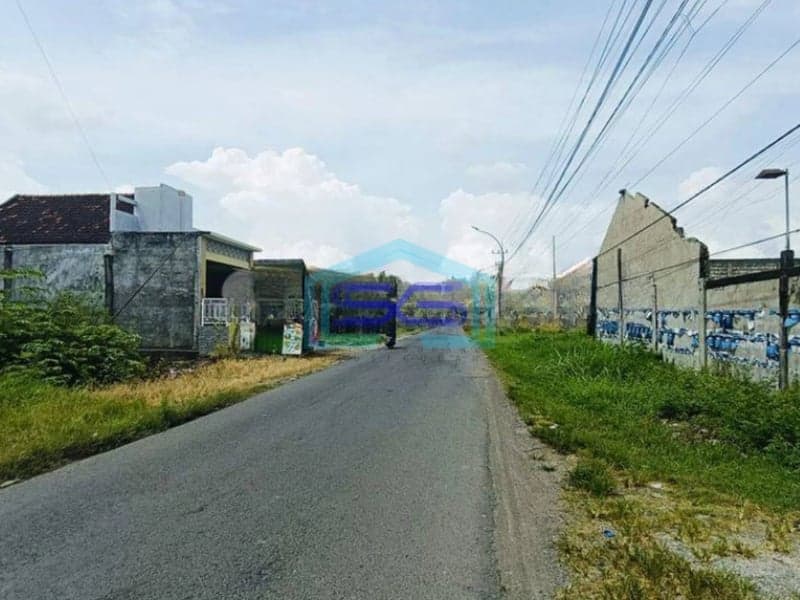 Dijual Tanah Murah Bonus Bangunan Gudang di Jl Raya Benjeng Gresik LT 12000m2