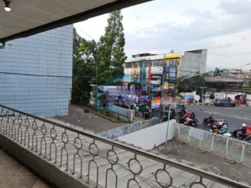 Spacious Strategic Commercial Space for Rent on Main Road Cibabat, Cimahi Tengah, Cimahi City - Building Area 250m²