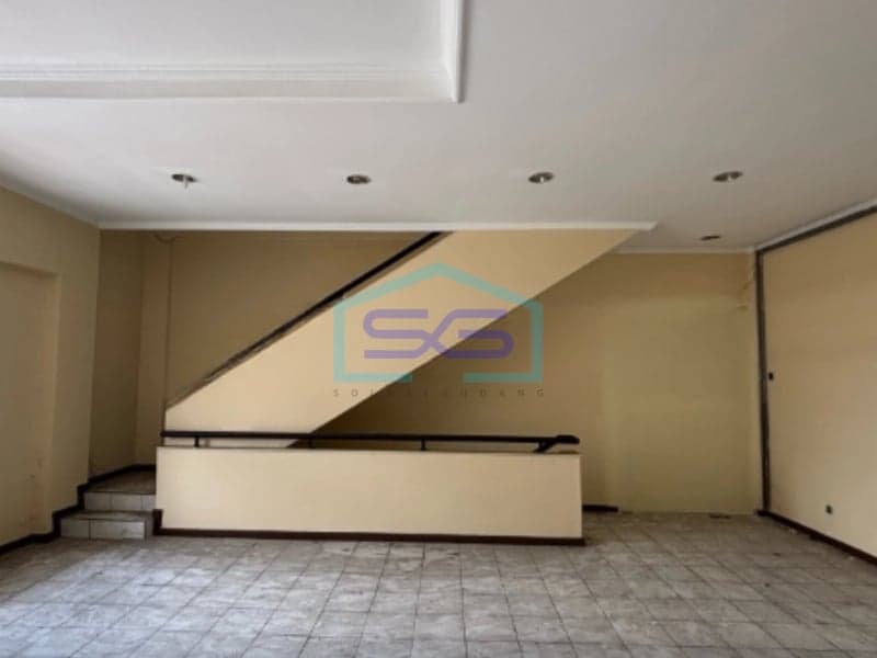 Disewakan Ruko Lokasi Strategis di Batununggal, Bandung LB 250 m²