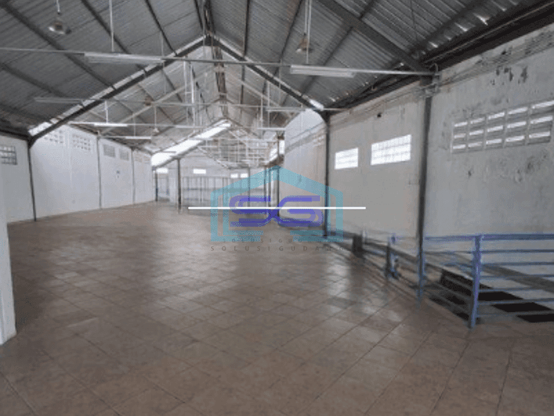 Disewakan gedung mezanine 2 lantai dan lift di Seminyak Bali