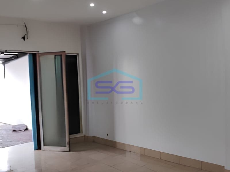 Disewakan Ruko Lokasi Ramai di Jalan Dewi Sartika, Jakarta Timur LB 108 m²
