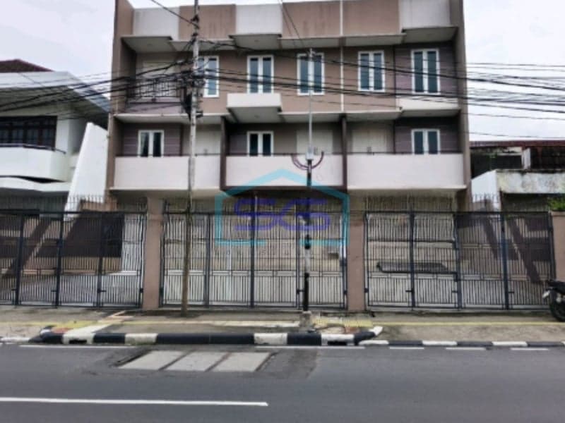 New and Strategic Shophouse for Sale in Jatinegara, East Jakarta, 315 m² Building Area