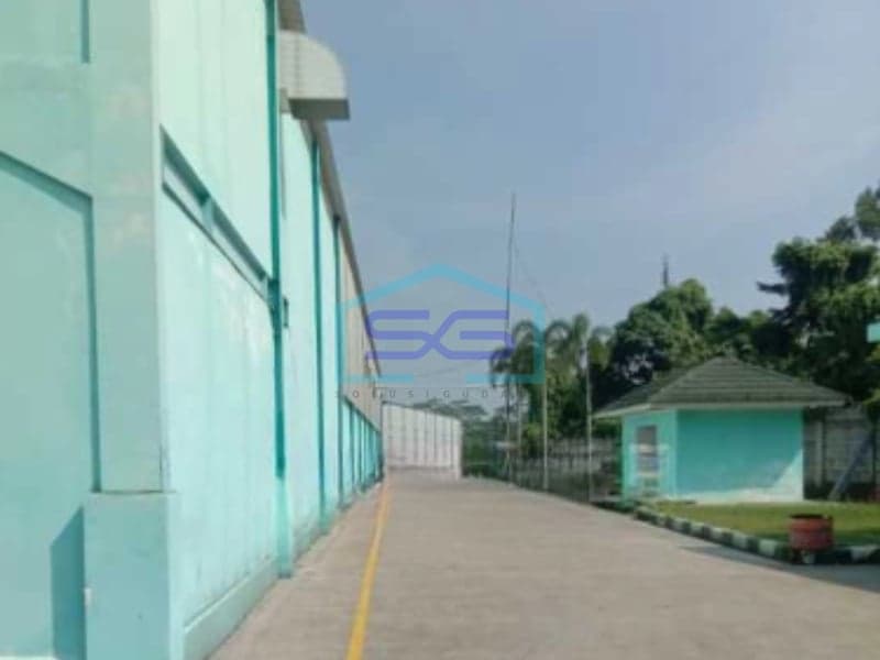 出售卡曼德一座优质工厂，靠近卡曼德收费公路，万丹，三岗，占地面积33000平方米