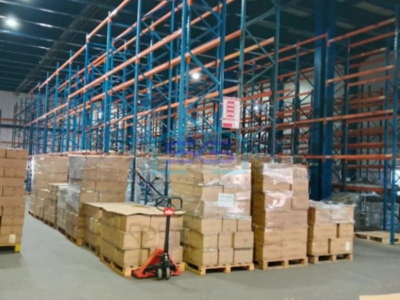 Warehouse for Rent with 40 Ft Container Access in Pulo Gadung, East Jakarta - 3024 m² Building Area