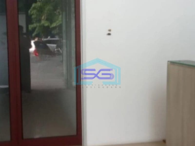 Disewakan Ruko Lokasi Strategis di Gajahmada Semarang Luas Tanah  183 m²