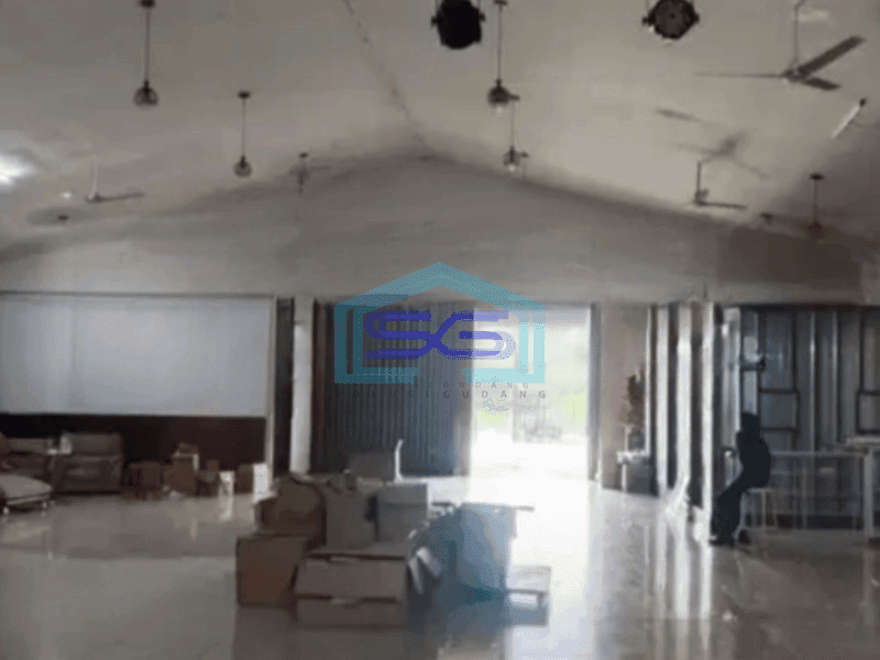 Disewakan Gudang Luas Bangunan  600 m² Lokasi Strategis di Pinggir Jalan Cilangkap Depok
