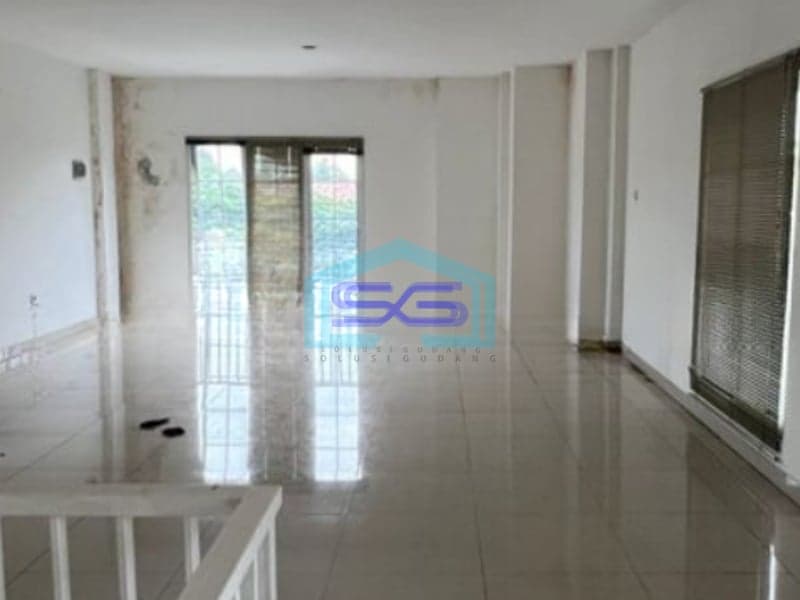 Disewakan Ruko Luas Bangunan  220 m² Lokasi di Jakarta Barat