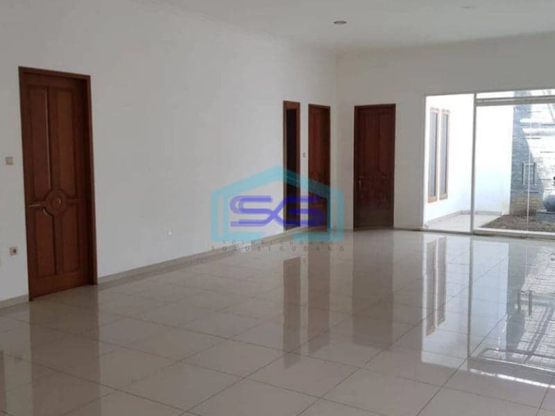 Disewakan Ruang Usaha Strategis Siap Huni di Setiabudi Mainroad Bandung LT 546m2