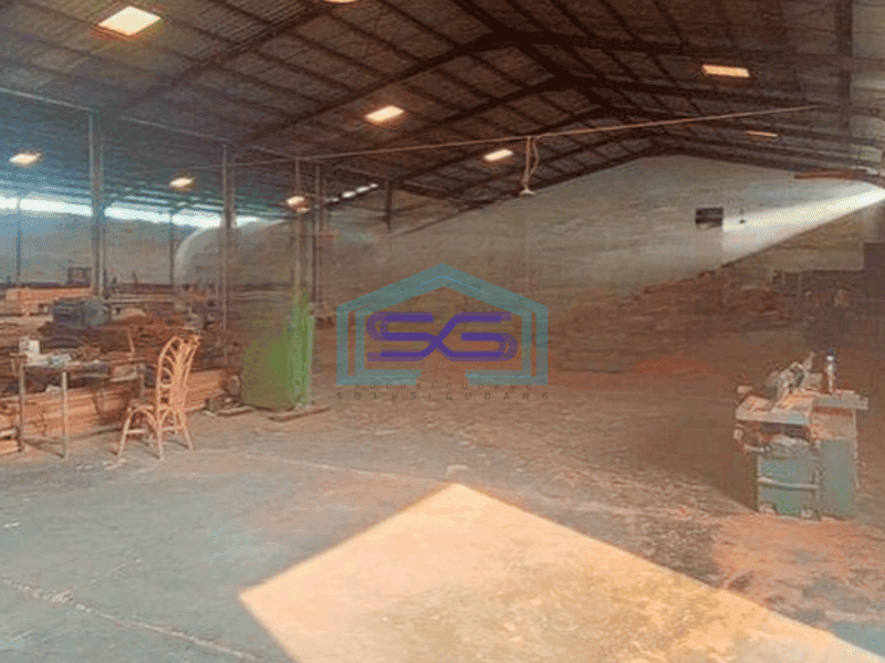 Dijual gudang besar 3000m2 di Pasar Kemis