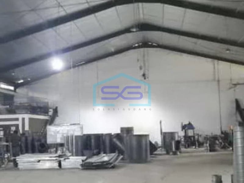 出售：位于万隆西部爪哇省巴图加甲尔的保养良好的前工厂仓库，建筑面积1696平方米