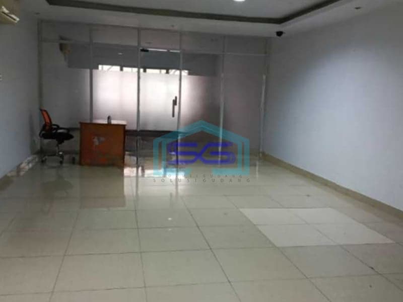 Disewakan Ruko Hadap Jalan Raya Siap Pakai Di Lokasi Sangat Strategis Serpong Utara Tangerang Luas Bangunan  80 m²