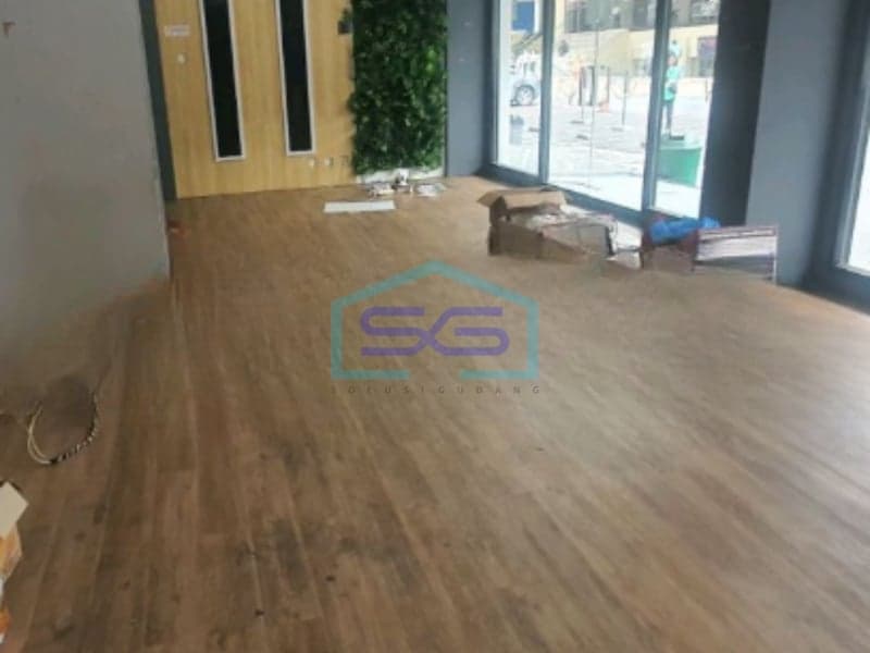 For Rent: Spacious Shophouse Building Area 500 sqm in West Jakarta