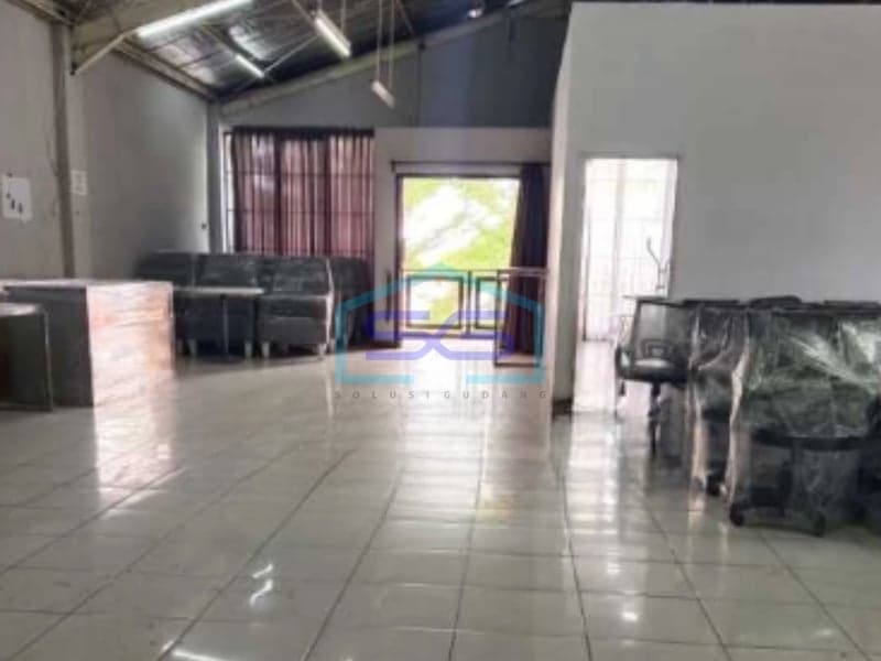 Strategic Warehouse/Commercial Space for Rent in Kembar Regol Bandung City, Building Area 220m²