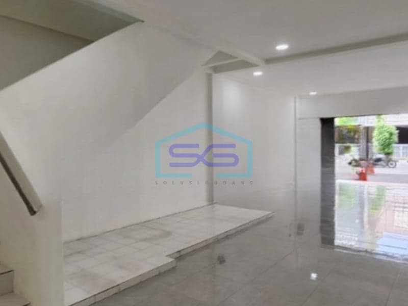 For Sale: Spacious Shophouse, Land Area 111 m², Flood-Free, Semarang Location