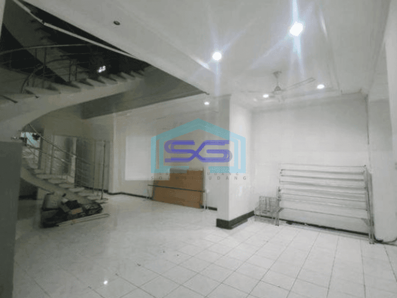 Disewakan Ruang Usaha Siap Pakai di Mayjen Sutoyo Semarang LB 1200m2