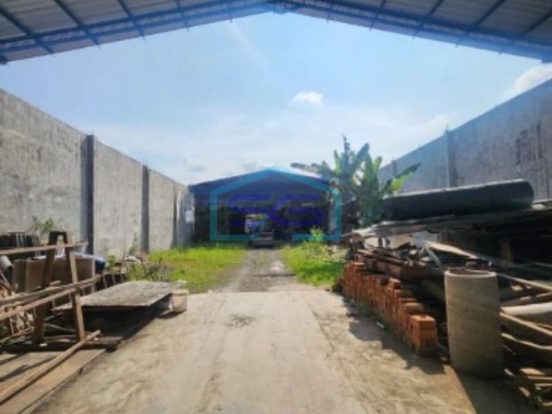 工业区仓库出售 战略位置 Sukoharjo Nguter 中爪哇 土地面积3250平方米