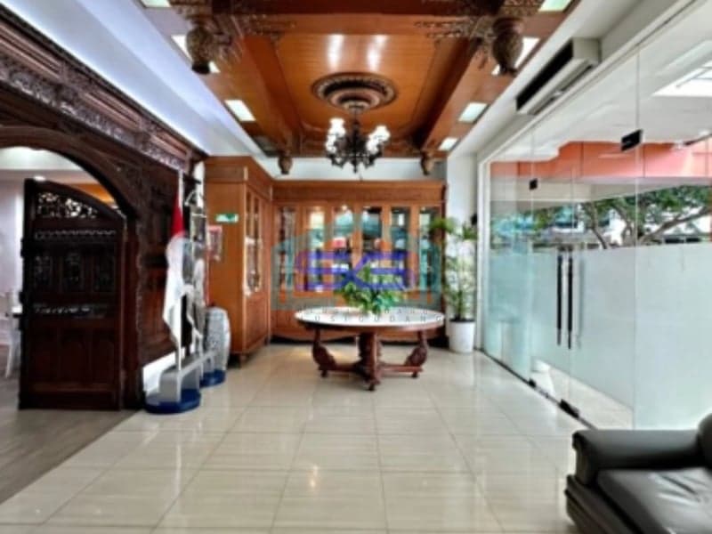 Dijual Gedung Kantor Strategis Siap Pakai di Menteng Jakarta Pusat LT 1718m2