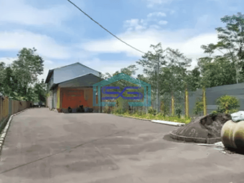 Disewakan Gudang 2 Lantai di Dekat Jl Kaliurang Ngagik Sleman Yogyakarta Luas Tanah  3700 m²