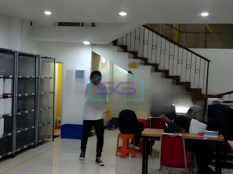 Disewakan Ruko di Jalan Wolter Monginsidi Kebayoran Baru, Jakarta LT 52 m2