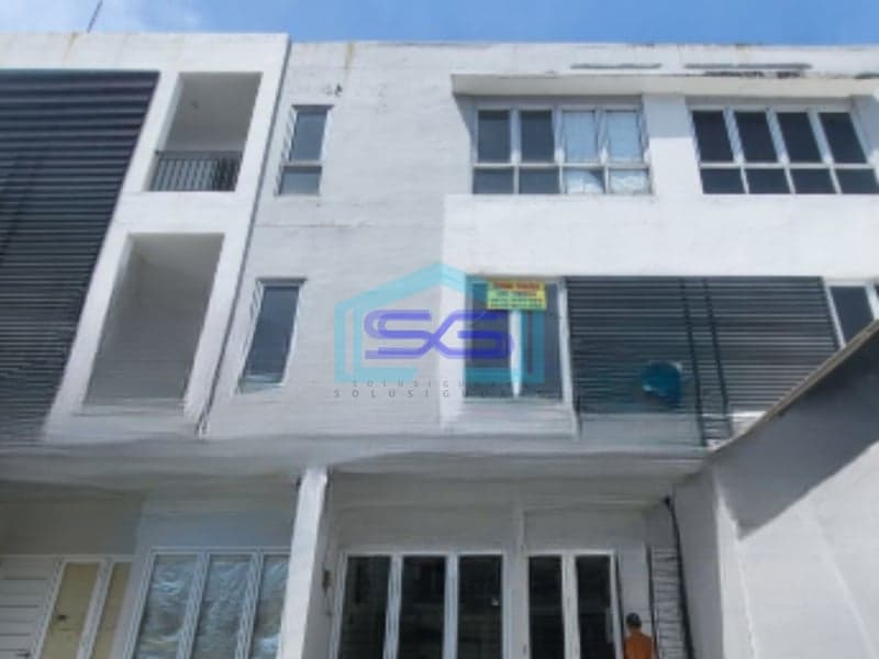 Dijual Ruko 3 Lantai Luas Bangunan  225 m² Lokasi Strategis di Cengkareng Jakarta Barat