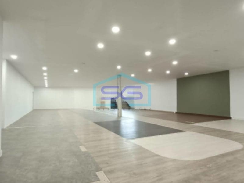 巴东西部加里曼丹省巴东市中心路商铺出租，建筑面积2000平方米