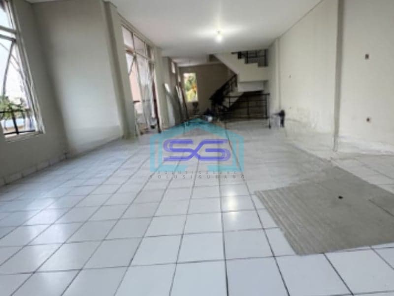 Disewakan Ruko Luas Bangunan  235 m² Lokasi di Taman Surya Jakarta Barat