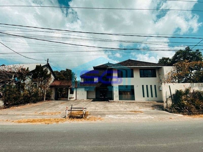Gedung Disewakan Dengan Akses Parkir Luas di Padangsambian