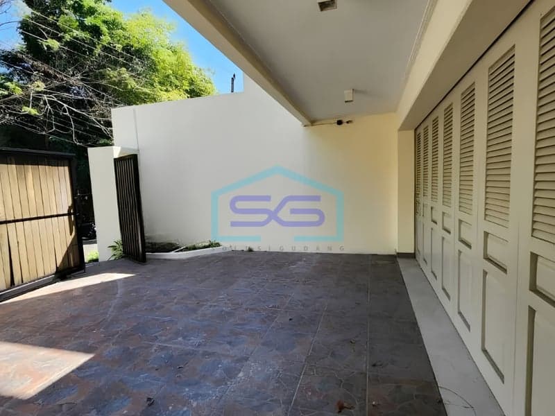 For Sale 2-Story Shophouse in Banyumanik Semarang Central Java Land Area 87 m²